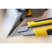 Stanley 0-10-425, Cutter cu blocarea lamei prin roata, DynaGrip, 180mm + o lama segmentata 25mm