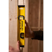 Cumpara acum Nivela basic I-Beam, 30cm, 2 fiole, precizie de 2mm/m, Stanley de la Mesterul Minune