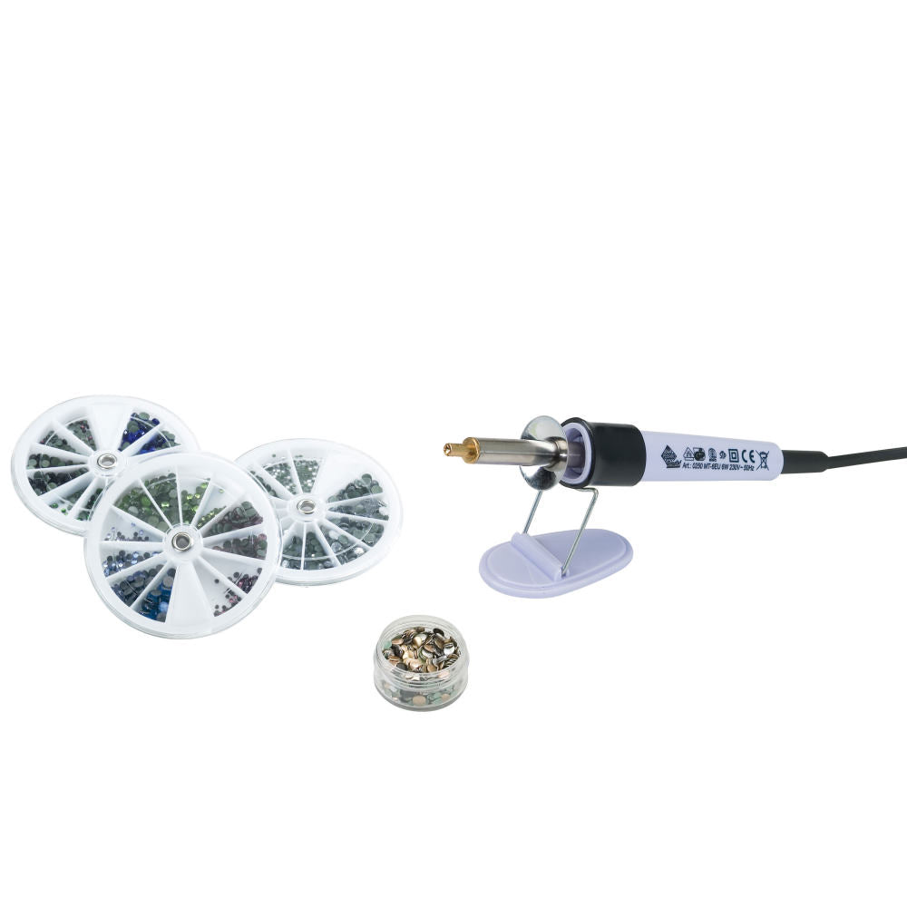Cumpara acum Set complet pentru decorare cu strasuri si nituri, include 440 de de la Mesterul Minune
