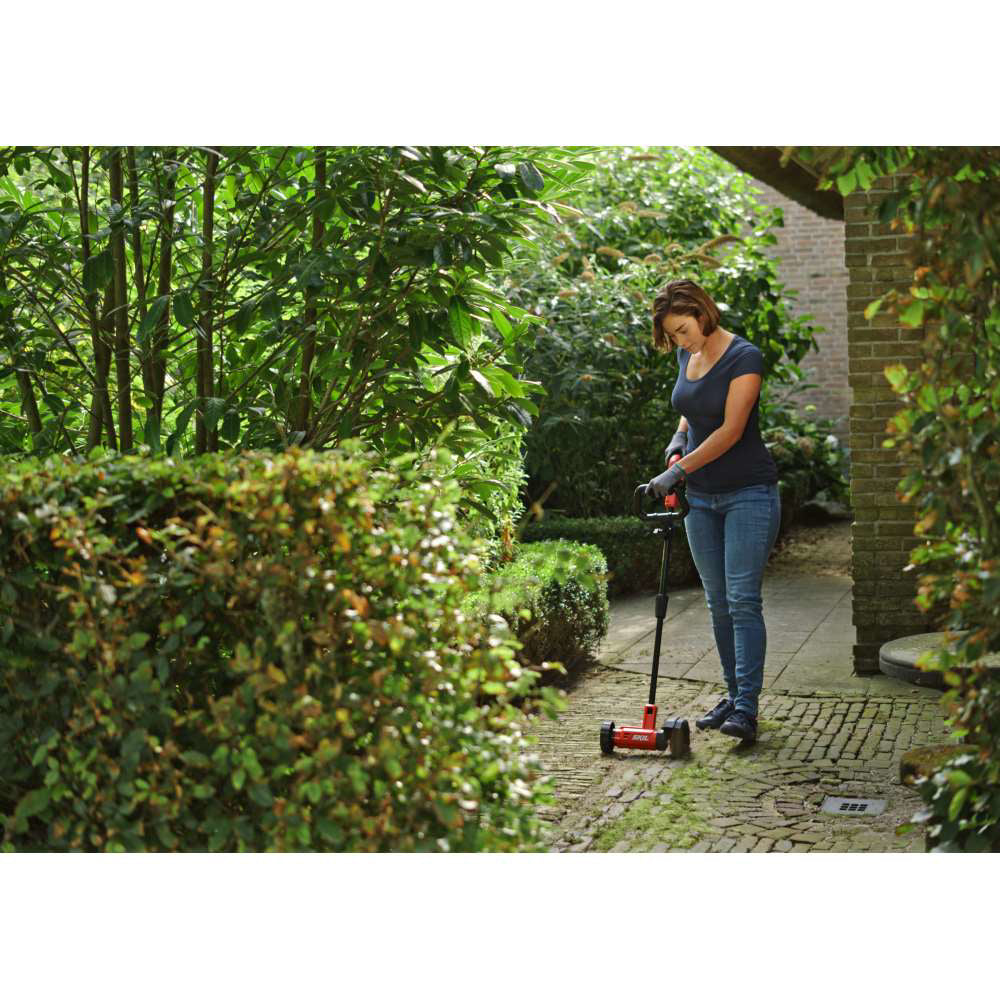 Perie electrica pentru buruieni SKIL 0660 AA, viteza 1500 rpm, 93-126 cm, 1x Accu, incarcator si perie de metal