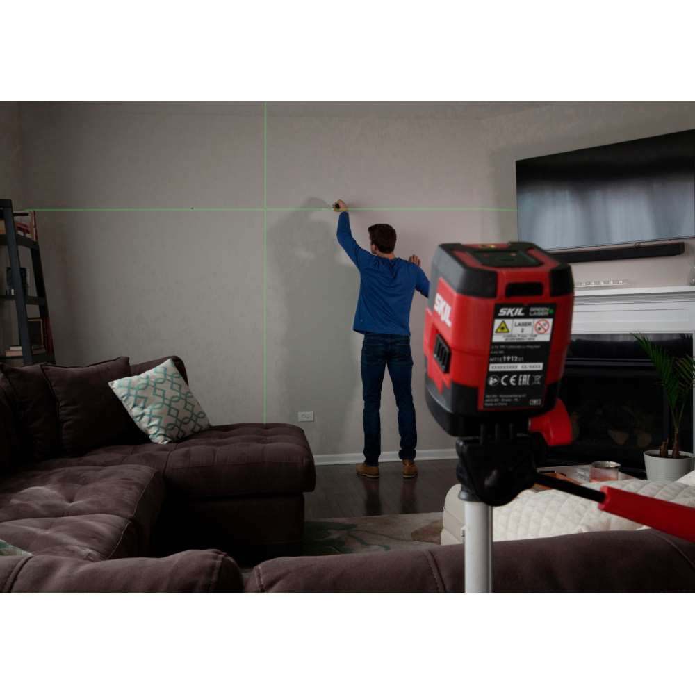 SKIL 1912 AA Nivela laser cu linie în cruce, lumina verde, raza actiune 20m, prindere trepied 1/4, Accu Li-Ion, include incarcator micro USB si clema de prindere