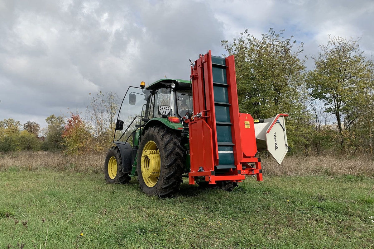 Tocator de crengi AM-200 PTO-K PRO (la tractor), cu banda de transportare , ∅ max. 200 mm