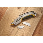 Stanley 0-10-789, Cutter cu doua lame retractabile FatMax Xtreme, 175mm + 2 lame trapezoidale si 2 lame tip carlig 62mm 