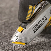 Stanley 0-10-789, Cutter cu doua lame retractabile FatMax Xtreme, 175mm + 2 lame trapezoidale si 2 lame tip carlig 62mm 