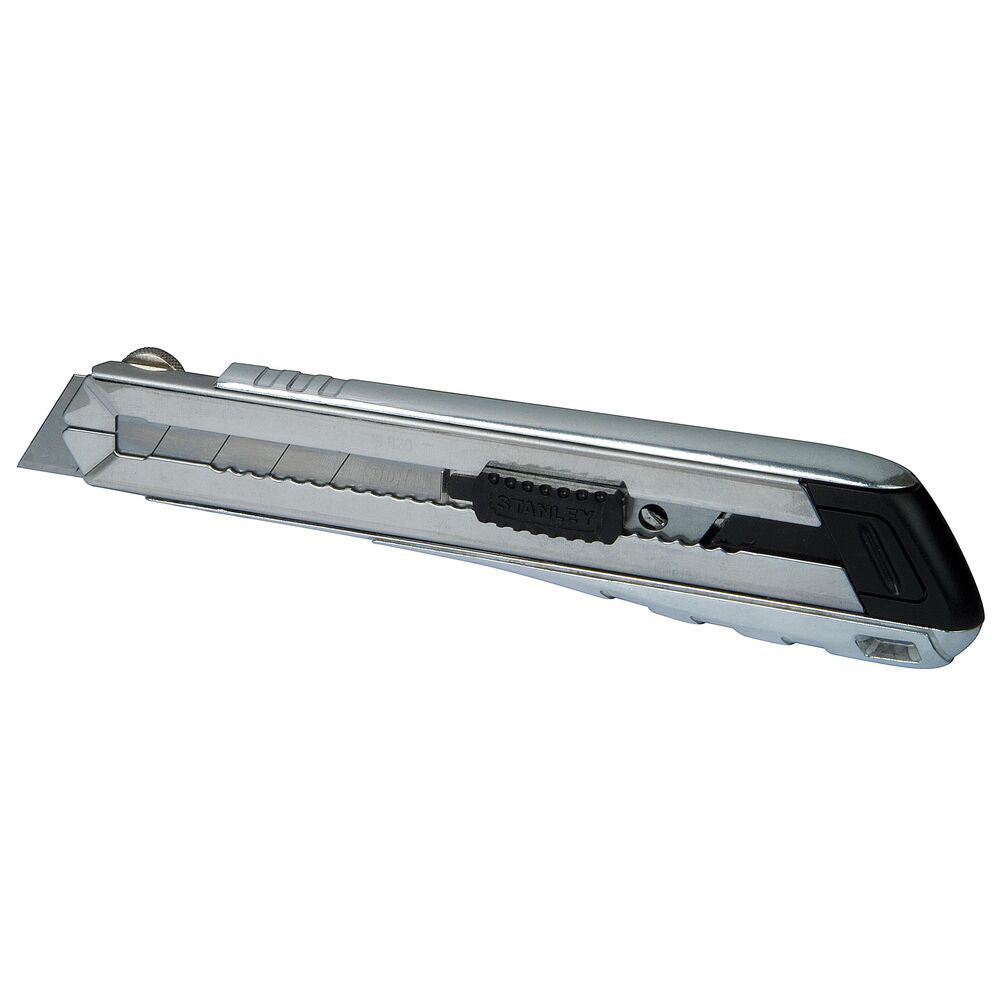 Cumpara acum Cutter FatMax cu blocare prin glisare, 210mm + 4 lame segmentate 25mm de la Mesterul Minune