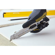 Stanley 0-10-820, Cutter FatMax cu blocare prin glisare, 210mm + 4 lame segmentate 25mm