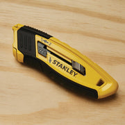 Stanley STHT10432-0, Cutter compact cu lama retractabila, 135mm + o lama trapezoidala 62mm
