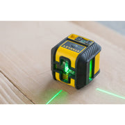 Stanley STHT77592-1, nivela laser cross 90, cu linie in cruce + un fascicul 90 grade, lumina verde, auto-nivelare, prindere cu clema, QuickLink, raza actiune 12m, include 2 baterii AA, clema si husa