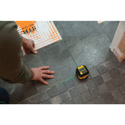 Stanley STHT77592-1, nivela laser cross 90, cu linie in cruce + un fascicul 90 grade, lumina verde, auto-nivelare, prindere cu clema, QuickLink, raza actiune 12m, include 2 baterii AA, clema si husa