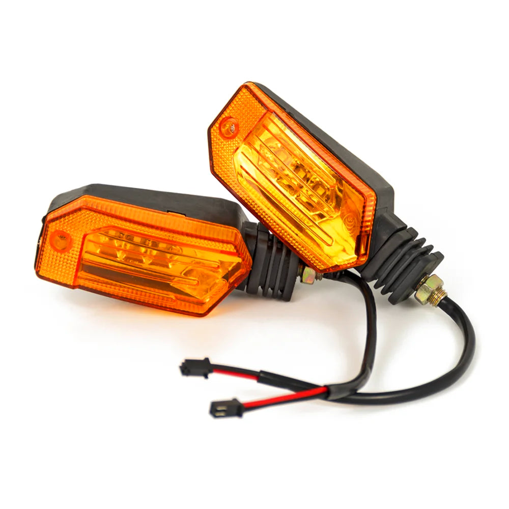 Cumpara Set semnalizatoare fata cu LED 12V pentru triciclu electric de la Mesterul Minune