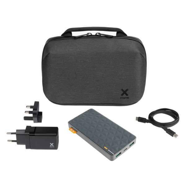 Cumpara Kit de calatorie Xtorm Fast Charge (Adaptor priza 20W USB-C, Baterie externa 10.000mAh, Cablu de date USB-C) de la Mesterul Minune