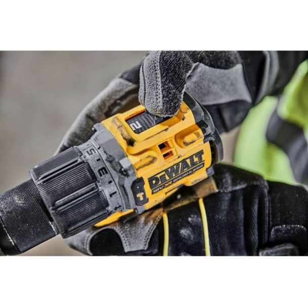 Masina compacta de insurubat si gaurit cu percutie DeWalt DCD805P2T, cu 2 acumulatori 18V XR / 5,0Ah si incarcator in valiza TSTAK