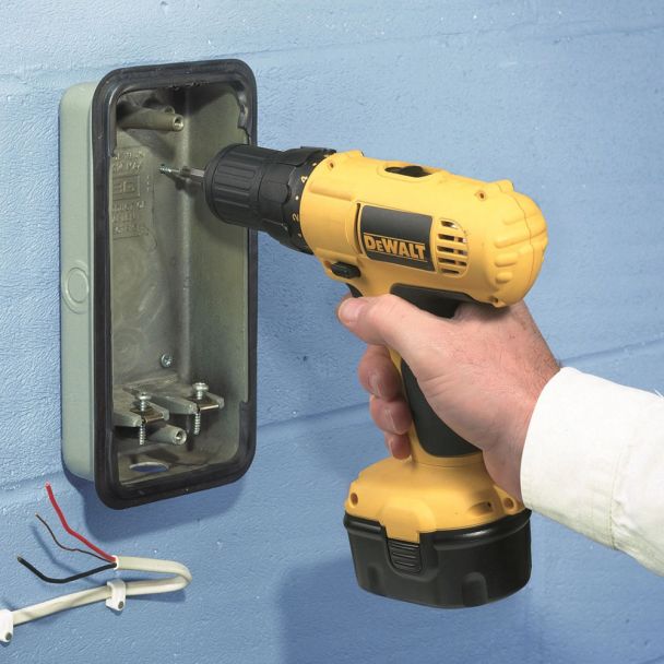 Masina de gaurit si insurubat DeWalt DC740K2, acumulator 12 V, 2.0 Ah