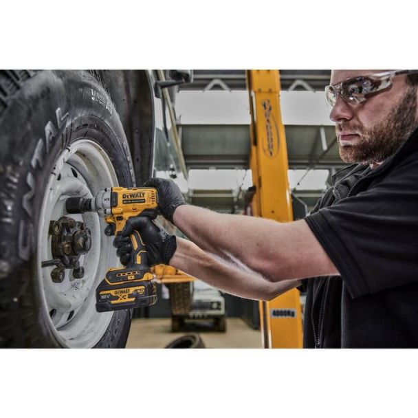 Masina de insurubat cu impact Dewalt DCF892N, patrat 1/2", max 812 Nm, compatibila cu acumulatori 18V XR