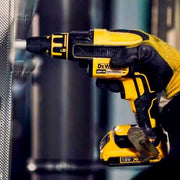 Masina de insurubat pentru gips-carton, cu acumulatori Dewalt DCF620D2K, 18V/2.0Ah, 2 acumulatori, incarcator, magazie suruburi, valiza de transport