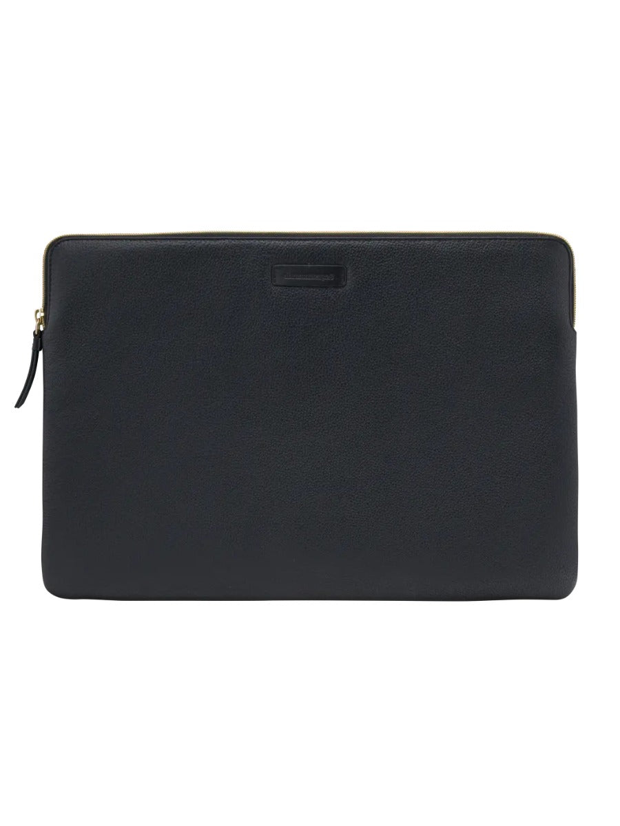 Cumpara Husa dbramante1928 Paris pentru MacBook Pro 16", Piele, Negru de la Mesterul Minune