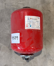 PRODUS RESIGILAT CU DEFECTE ESTETICE DAR IN PERFECTA STARE DE FUNCTIONARE 9509 !!! Vas expansiune termic Fornello 8 litri, vertical culoare rosu, presiune maxima 10 bar, membrana EPDM