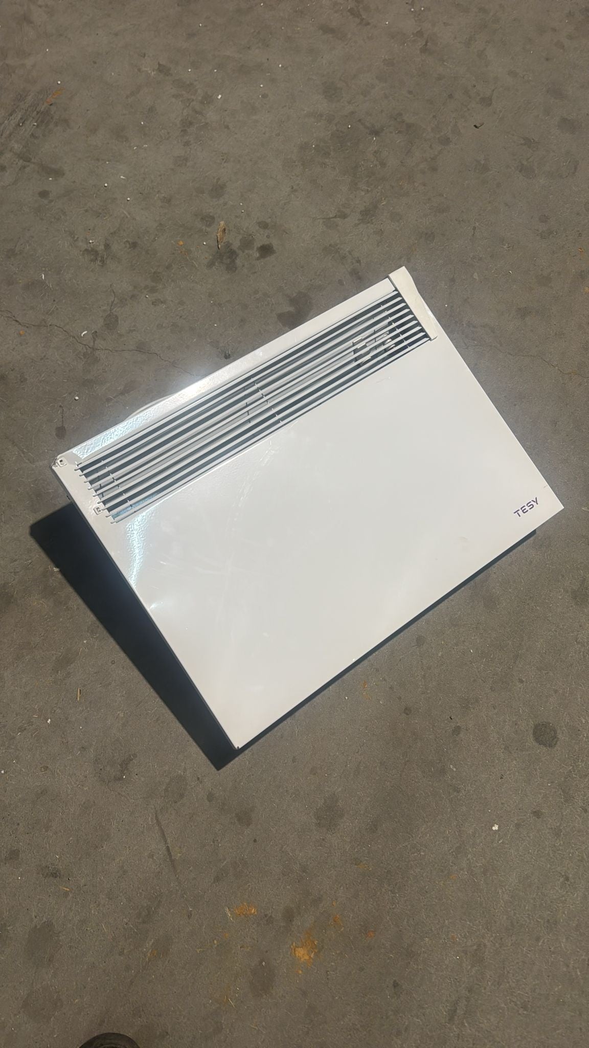 PRODUS RESIGILAT SAU USOR LOVIT DAR IN PERFECTA STARE DE FUNCTIONARE 7064 !!!  Convector de perete Tesy CN03150EIS, 1500 W, Termostat de siguranta, Termostat reglabil, Protectie anti-inghet