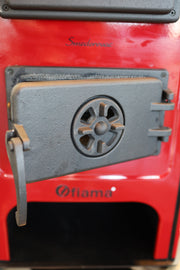 Semineu cu plita din fonta Fiama SD CORNER, pe lemne,brichete si carbune, putere 6 kW, culoare red