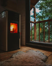 Semineu (soba) pe peleti cu tiraj fortat Fornello Regina 8 KW, include ventilator aer cald, aprindere electrica, telecomanda, recomandat pentru 80 mp, culoare Ivory