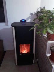 Termosemineu centrala pe peleti Fornello Royal 30 kw, complet echipat cu pompa de circulatie, vas expansiune , supapa de siguranta, buncar de peleti 30 kg, automatizare, culoare crem, pana la 200 mp