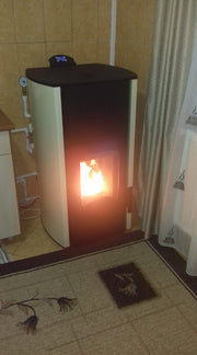 Pachet control de la distanta Termosemineu centrala pe peleti Fornello Royal 30 kw, echipat cu pompa de circulatie, vas expansiune , supapa siguranta, buncar 30 kg, automatizare, culoare crem, pana la 200 mp si termostat Wi-Fi Salus IT 500