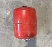 PRODUS RESIGILAT CU DEFECTE ESTETICE DAR IN PERFECTA STARE DE FUNCTIONARE 9508 !!! Vas expansiune termic Fornello 8 litri, vertical culoare rosu, presiune maxima 10 bar, membrana EPDM