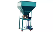 Dozator peleti cu buncar 1.5 m3 si  cu cantar DV-1,5